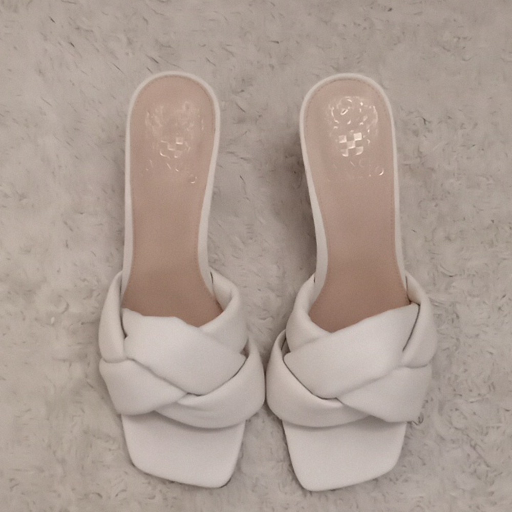 NWOT Vince Camuto mule slides